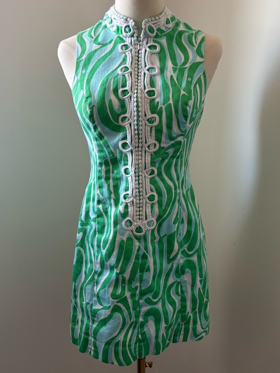 Lilly Pulitzer Dresses & Skirts - Sleeveless Green Wave-Print Shift Dress with Decorative Trim